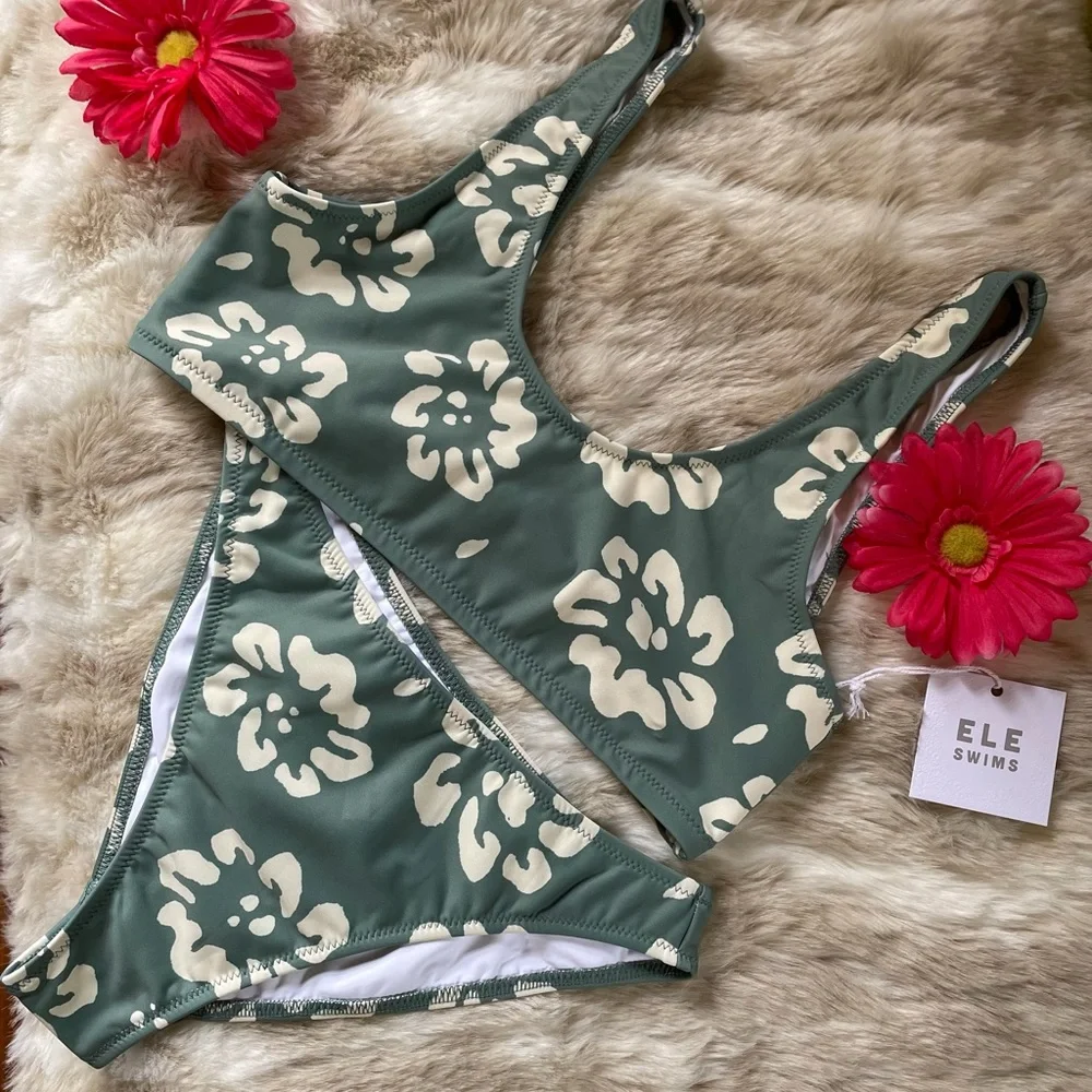 Ele Swims bikini - Picture 2 of 5